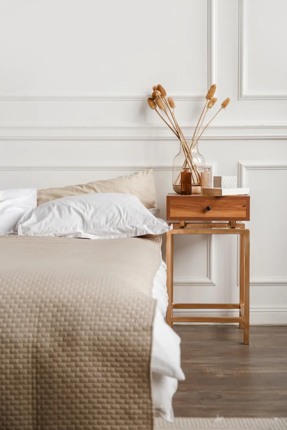 Cozy details in white contemporary bedroom interio 2021 04 04 21 56 43 utc