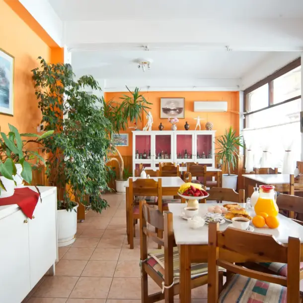Athina hotel delfoi mpoufes 1