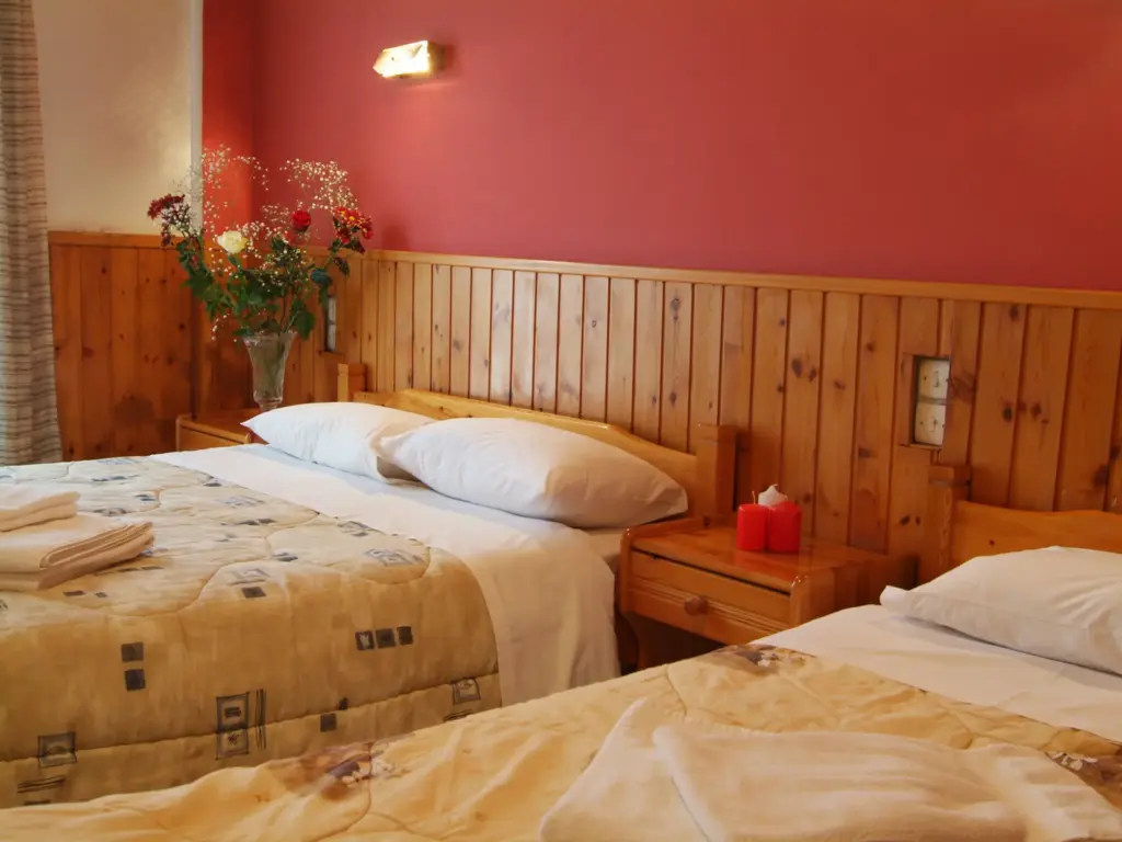 Hotel athina delphi triklino domatio 2