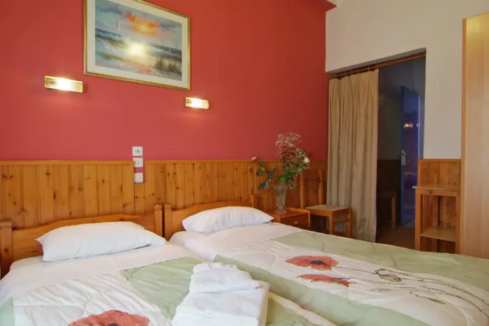Hotel athina diklino me thea sti thalassa